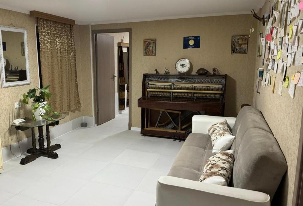 Hostel Forrest Кутаиси Экстерьер фото